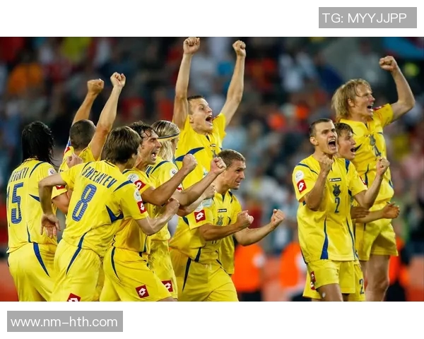 足球场上的激情碰撞与团队默契展现,球员们奋力拼搏的瞬间无需明星光环