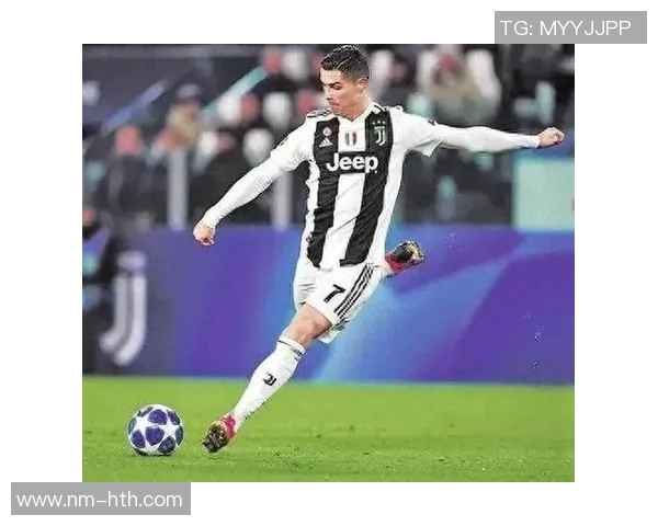 足球巨星深夜床上接电话 突破隐私的瞬间曝光